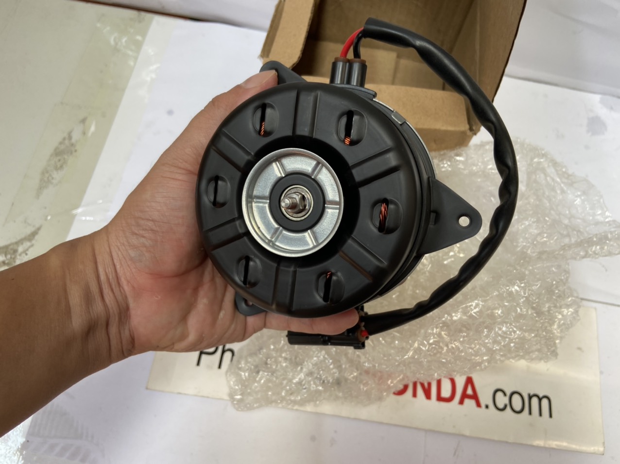 Mô tơ quạt làm mát két nước bên lái xe Honda CRV 2018 đến 2022